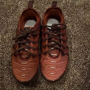 Ladies burnt orange Nike Vapormax plus sneakers size 6